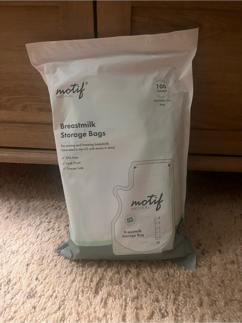 Motif Medical Breastmilk Storage Bags - White with Mint Accents (100 Count)
